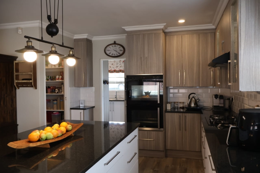 4 Bedroom Property for Sale in Wavecrest Eastern Cape